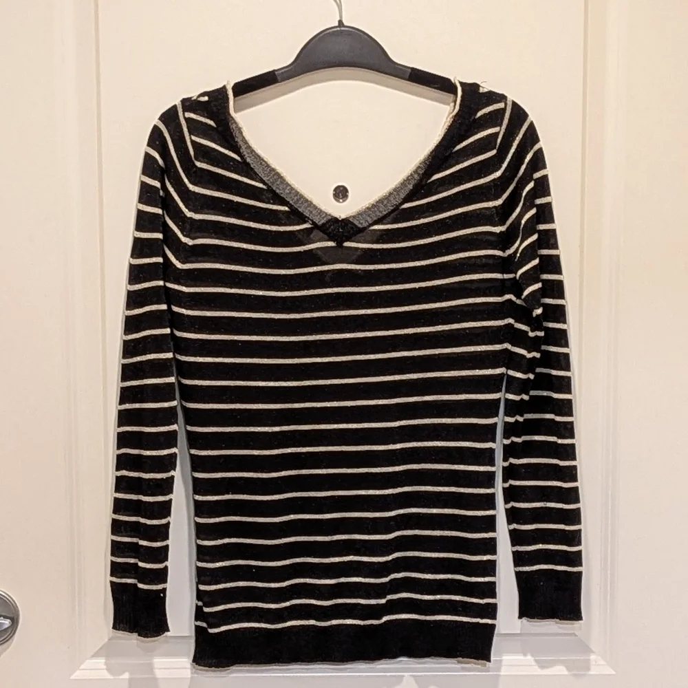 EUC Zara L Super Light Sheer Black Cream and Gold Knit V Neck Sweater - Picture 4 of 4